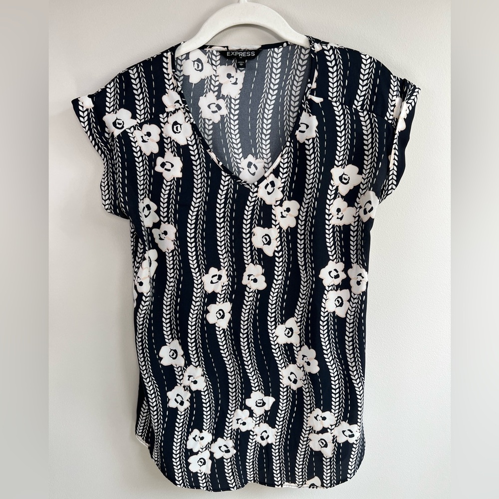 Express Navy/white/pink blouse, extra small, floral